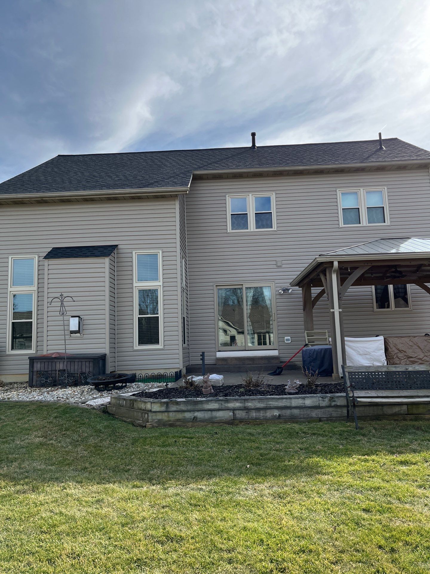Fresh Roof, Sharp Look at this Elyria Home - additional view